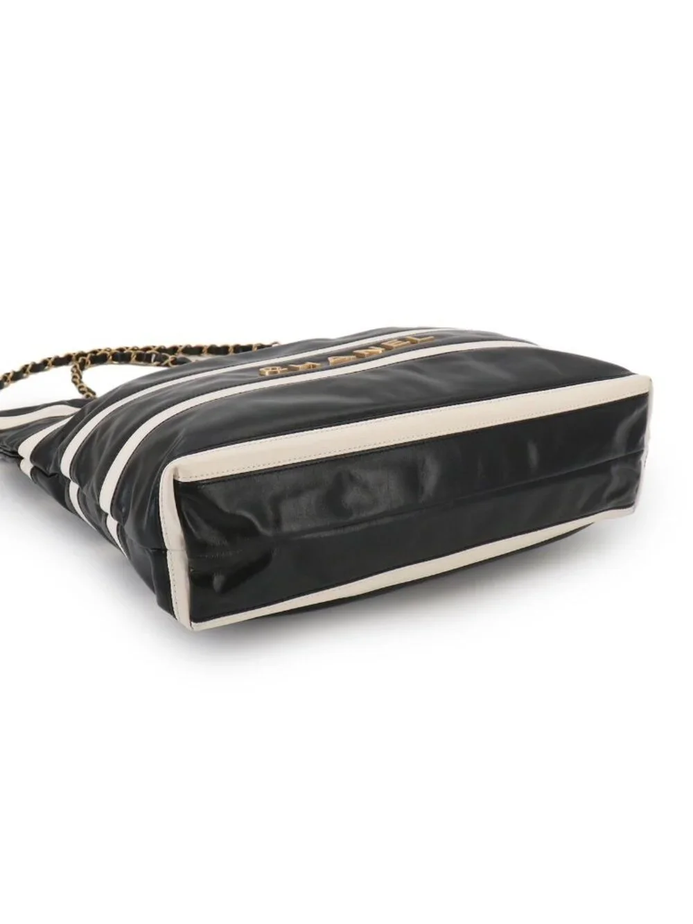Chanel 22 Small Chain Shoulder Bag Calfskin